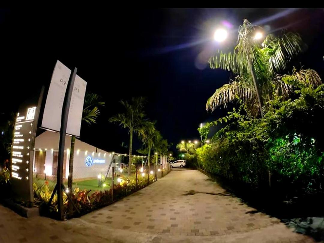 נאסיק The Democracy Hotel & Resorts מראה חיצוני תמונה