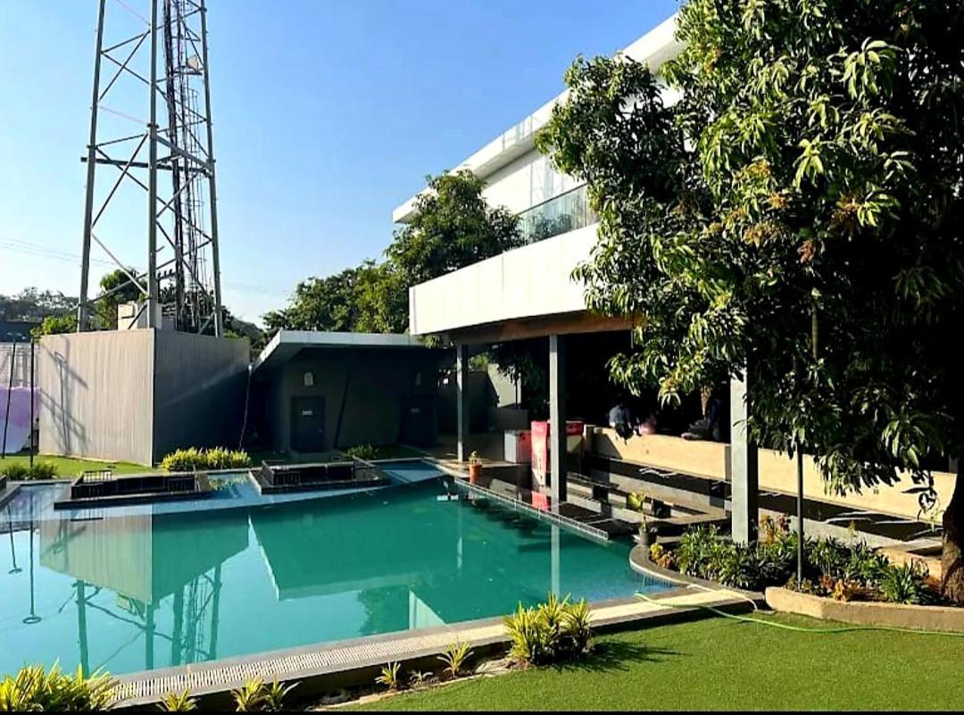 נאסיק The Democracy Hotel & Resorts מראה חיצוני תמונה